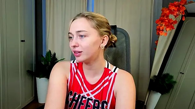 christie luv online show from 11-22-25, 01:43