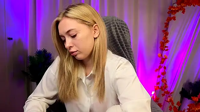 christie luv online show from 11-15-25, 02:21