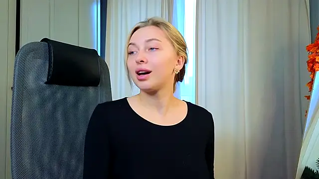 christie luv online show from 11-20-25, 10:16