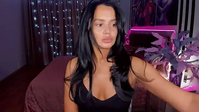 Snapshot of DanaSincere chatting on 10-15-25, 03:49 DanaSincere online show from 10-15-25, 03:49