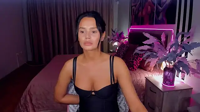 Snapshot of DanaSincere chatting on 10-14-25, 04:13 DanaSincere online show from 10-14-25, 04:13