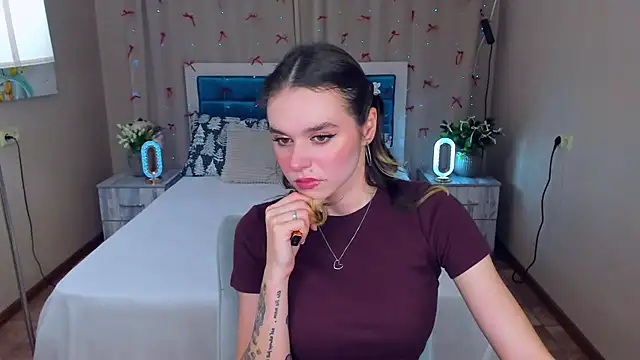 EmelyMason online show from 12-15-25, 09:15