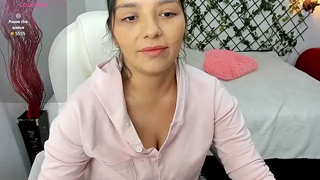 Snapshot of issa__nassar chatting on 11-27-25, 02:06 issa nassar online show from 11-27-25, 02:06