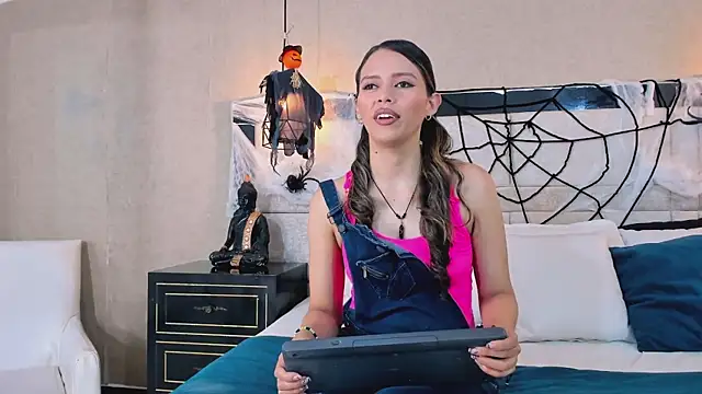 LiliJensen online show from 10-17-25, 07:59