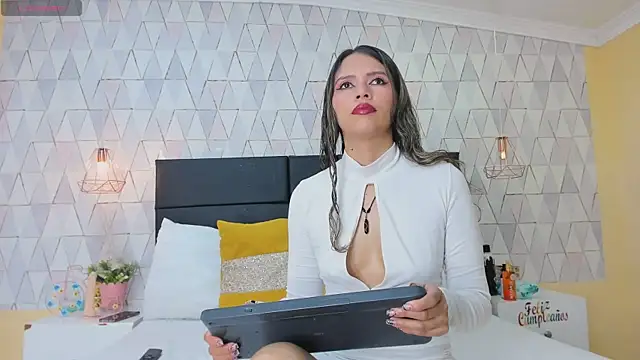 LiliJensen online show from 10-14-25, 08:09