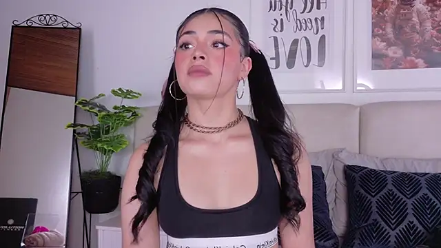 SaritaBratz online show from 02-25-26, 08:52