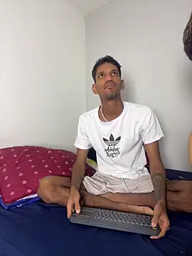 Snapshot of Miguel_bigcock chatting on 02-04-26, 04:40 Miguel bigcock online show from 02-04-26, 04:40