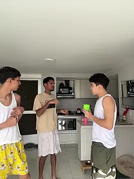 Snapshot of Miguel_bigcock chatting on 02-18-26, 04:47 Miguel bigcock online show from 02-18-26, 04:47