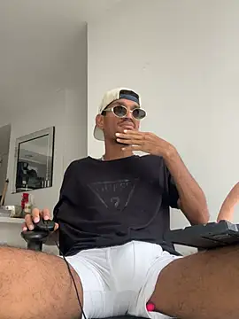 Snapshot of Miguel_bigcock chatting on 02-22-26, 10:00 Miguel bigcock online show from 02-22-26, 10:00