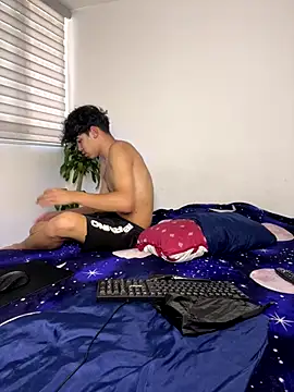 Miguel bigcock online show from 09-21-25, 04:34
