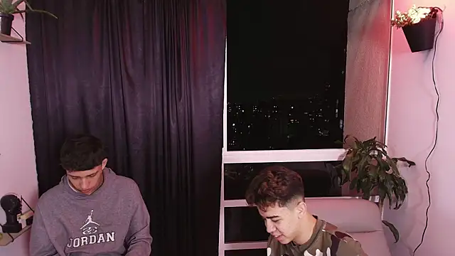 Snapshot of Miguel_bigcock chatting on 02-01-26, 01:15 Miguel bigcock online show from 02-01-26, 01:15