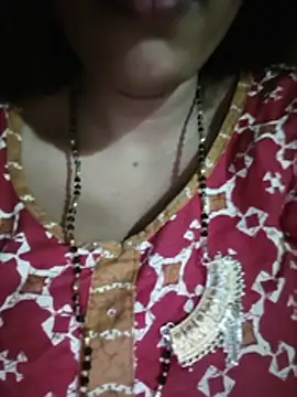 Snapshot of Sexyradha_ chatting on 06-11-26, 05:21 Sexyradha online show from 06-11-26, 05:21