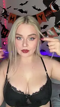 Snapshot of April_Vancee chatting on 10-31-25, 04:03 April Vancee online show from 10-31-25, 04:03