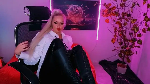 Snapshot of Miss_Alice_Silver chatting on 10-03-25, 10:00 Miss Alice Silver online show from 10-03-25, 10:00