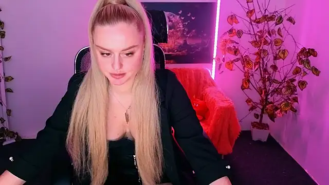 Snapshot of Miss_Alice_Silver chatting on 11-14-25, 05:05 Miss Alice Silver online show from 11-14-25, 05:05