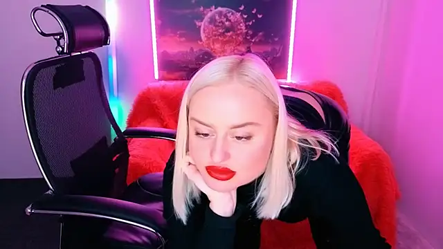 Snapshot of Miss_Alice_Silver chatting on 09-29-25, 08:14 Miss Alice Silver online show from 09-29-25, 08:14