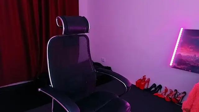 Snapshot of Miss_Alice_Silver chatting on 11-30-25, 03:24 Miss Alice Silver online show from 11-30-25, 03:24