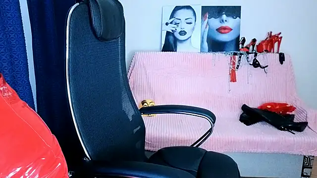 Snapshot of Miss_Alice_Silver chatting on 03-13-25, 07:28 Miss Alice Silver online show from 03-13-25, 07:28