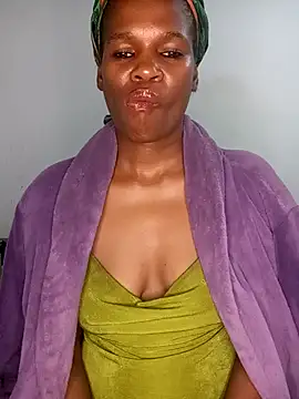 Missvixen81 online show from 04-17-26, 07:28