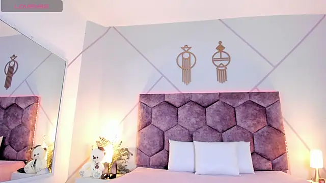 aurora collinss  online show from 02-14-26, 12:49