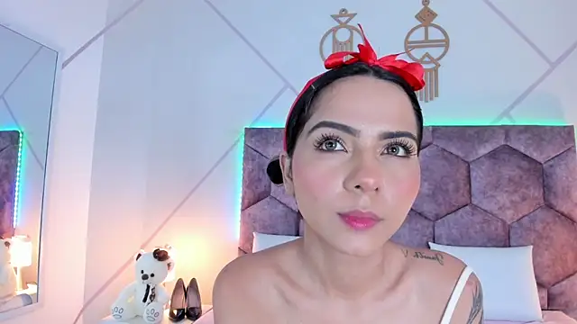 aurora collinss  online show from 12-22-25, 12:49