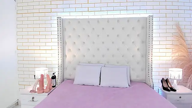 aurora collinss  online show from 02-23-26, 01:01