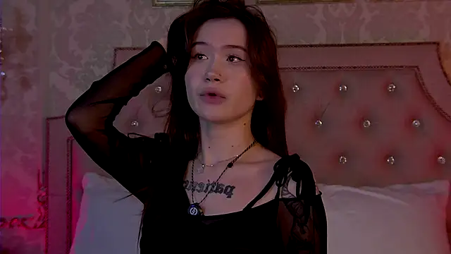 Snapshot of HeatherSweet_ chatting on 10-22-25, 05:23 HeatherSweet online show from 10-22-25, 05:23