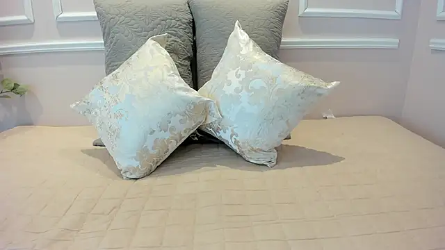 Lucy Canel online show from 11-21-25, 07:13