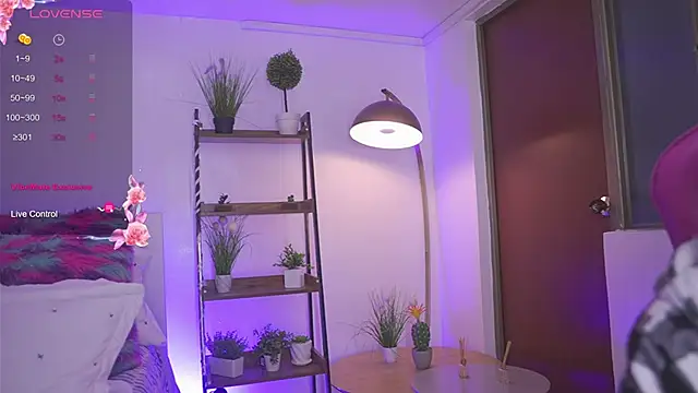 Snapshot of tommy_blue chatting on 10-03-25, 10:44 tommy blue online show from 10-03-25, 10:44