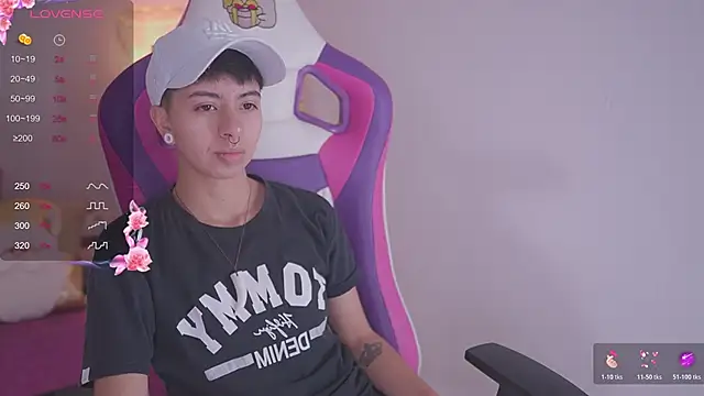 Snapshot of tommy_blue chatting on 11-06-25, 03:49 tommy blue online show from 11-06-25, 03:49