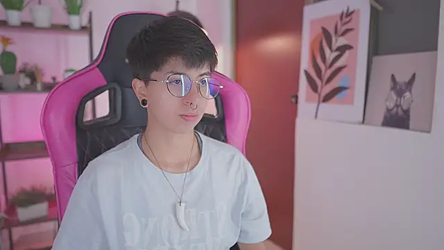 Snapshot of tommy_blue chatting on 01-14-26, 11:52 tommy blue online show from 01-14-26, 11:52