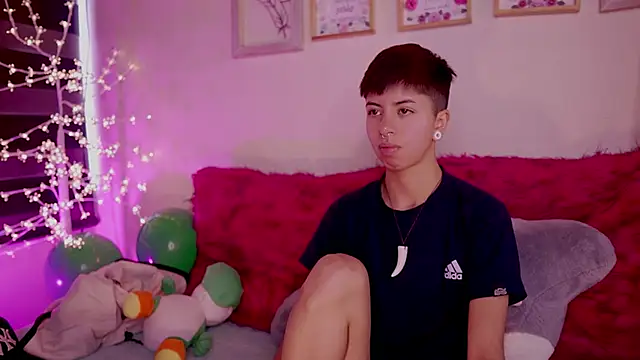 Snapshot of tommy_blue chatting on 03-19-25, 03:40 tommy blue online show from 03-19-25, 03:40