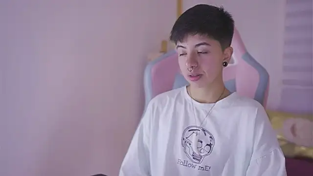 Snapshot of tommy_blue chatting on 12-03-25, 12:59 tommy blue online show from 12-03-25, 12:59