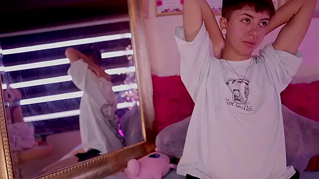 Snapshot of tommy_blue chatting on 03-18-25, 04:06 tommy blue online show from 03-18-25, 04:06