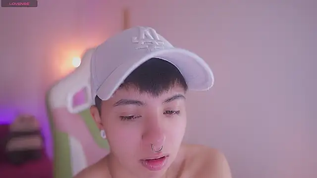 Snapshot of tommy_blue chatting on 11-13-25, 12:31 tommy blue online show from 11-13-25, 12:31