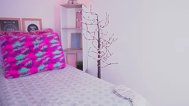 Snapshot of tommy_blue chatting on 09-12-25, 01:06 tommy blue online show from 09-12-25, 01:06