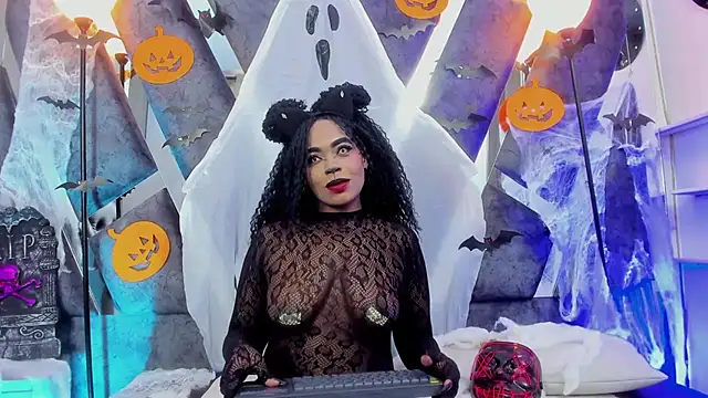 CandyMartinez  online show from 10-31-25, 05:42