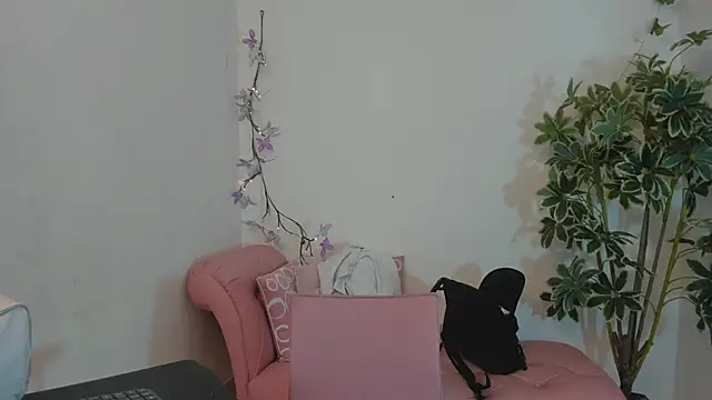 Snapshot of SaskiaGrendel chatting on 05-19-26, 06:04 SaskiaGrendel online show from 05-19-26, 06:04