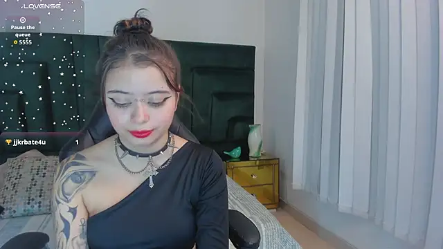 SaskiaGrendel online show from 10-25-25, 12:10