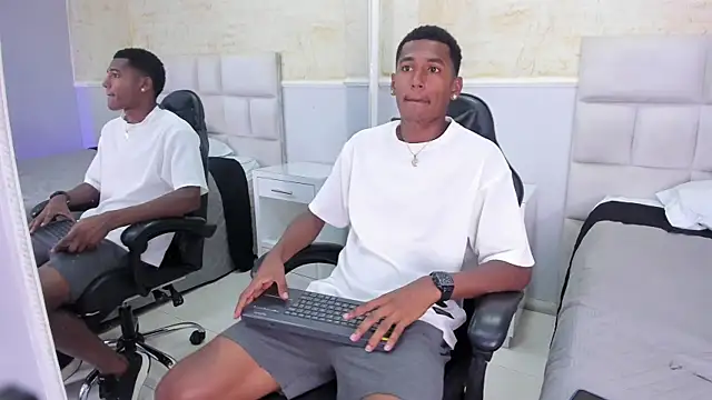 LexiAndDeker online show from 10-28-25, 06:51