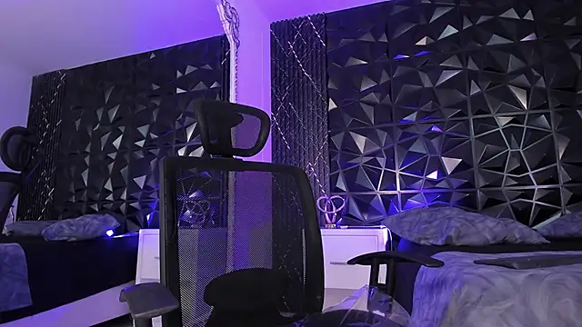 LexiAndDeker online show from 12-13-25, 08:04