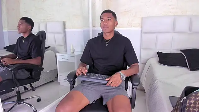 LexiAndDeker online show from 10-31-25, 06:04