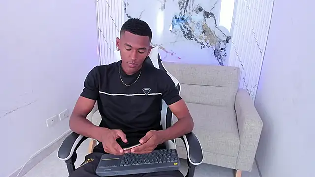 LexiAndDeker online show from 09-25-25, 04:24