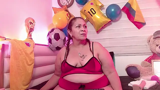 Snapshot of scarlettbooty chatting on 06-14-26, 11:44 scarlettbooty online show from 06-14-26, 11:44
