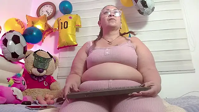 Snapshot of scarlettbooty chatting on 07-15-26, 01:40 scarlettbooty online show from 07-15-26, 01:40