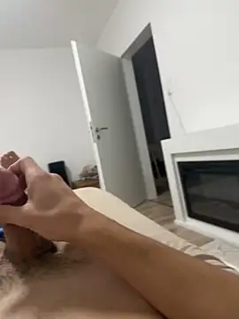 Snapshot of Yves1999 chatting on 10-27-25, 09:32 Yves1999 online show from 10-27-25, 09:32