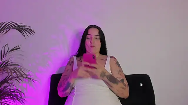 Snapshot of Celestte chatting on 09-11-25, 12:32 Celestte online show from 09-11-25, 12:32