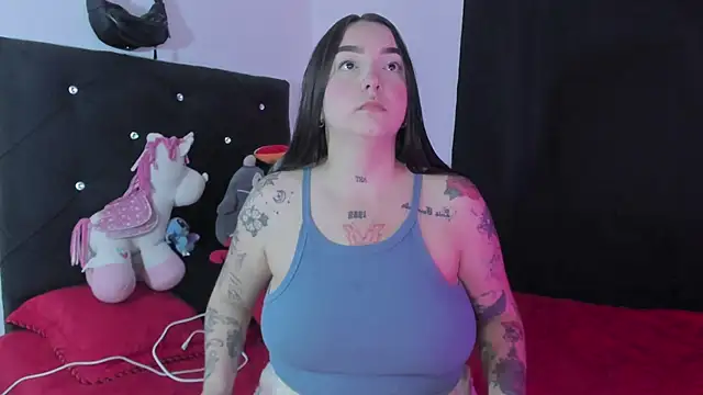 Snapshot of Celestte chatting on 12-17-25, 01:32 Celestte online show from 12-17-25, 01:32