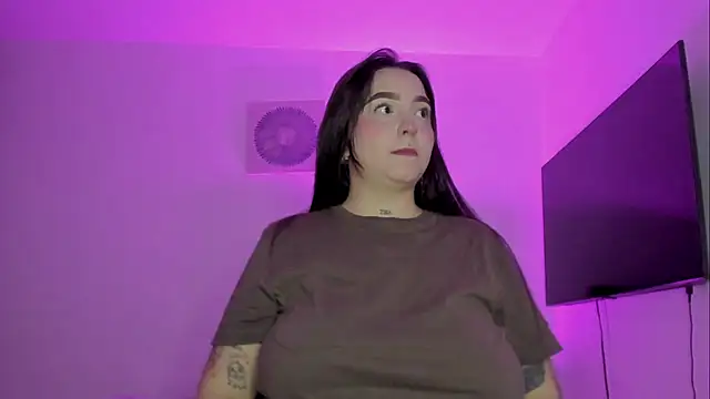 Snapshot of Celestte chatting on 06-19-26, 04:29 Celestte online show from 06-19-26, 04:29