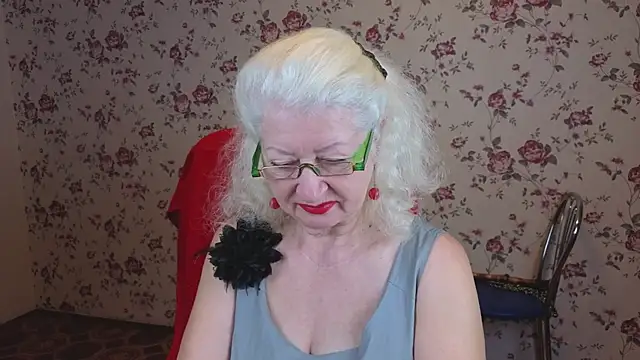 Maya Mayflower online show from 11-11-25, 04:07